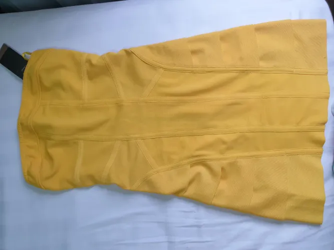 Vestido novo com etiqueta tomara que caia Amarelo P 36