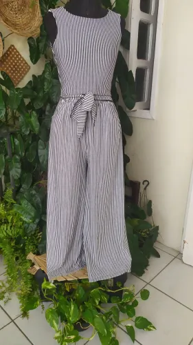 Calça e cropped em listra branca e preta com elástico na cintura