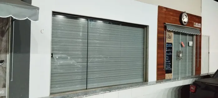 Frente de loja em vidro temperado sob medida a partir de $650.00 o m²