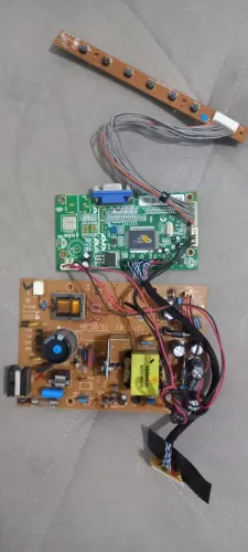 Placa, fonte, controladora, teclado e cabos 