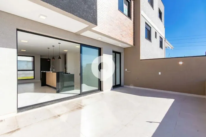SOBRADO TRIPLEX NOVO COM 3 SUÍTES NO PINHEIRINHO