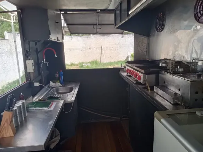 OPORTUNIDADE! PARA VENDER RÁPIDO TRAILER GRANDE EQUIPADO PARA LANCHES, TRUCADO, LICENCIADO