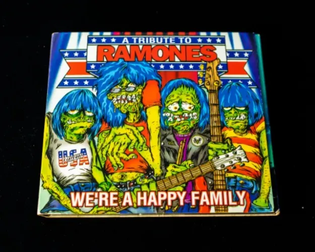 CD A Tribute To Ramones - We're A Happy Family