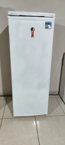 Geladeira 280 litros usada 