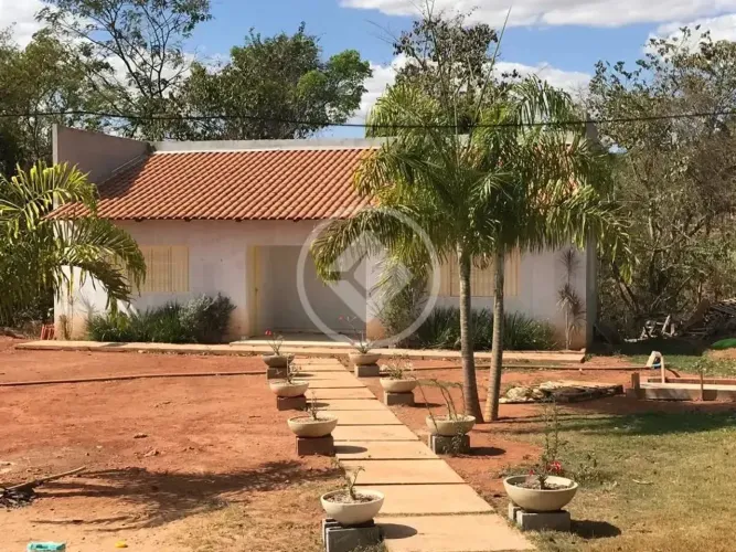 Belíssima Chácara à Venda Sentido Itauçu Se você busca tranquilidade, natureza e uma exce