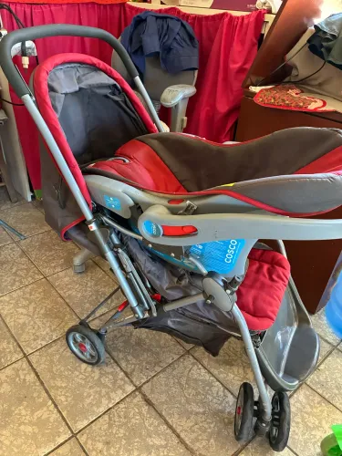 Carrinho de Bebê + Bebê Conforto - Completo e Muito Conservado!