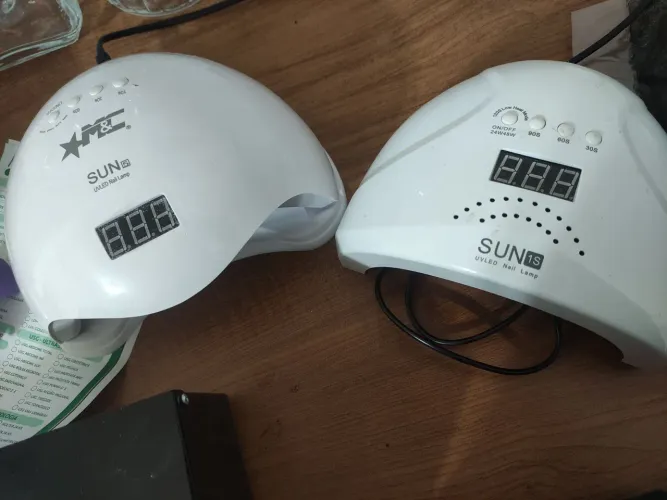 As duas cabines led UV , excelentes pra secagem de unha em gel