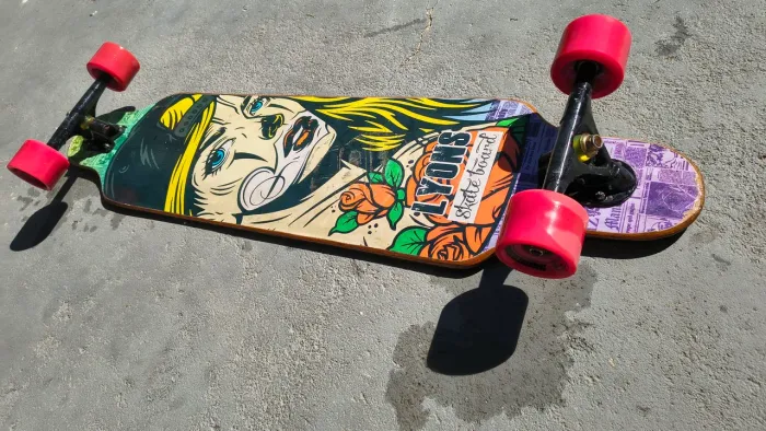 Skate long seminovo pouco uso