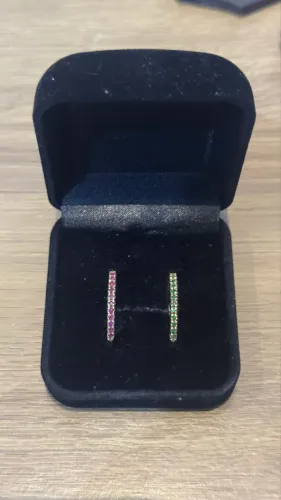 2 meia aliança com rubis e esmeraldas/ouro 18k