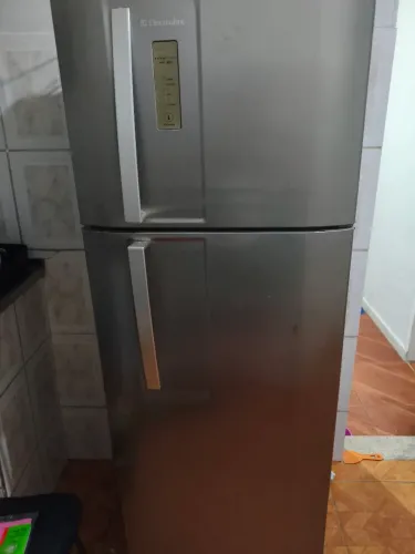 Geladeira Frost Free Electrolux com defeito