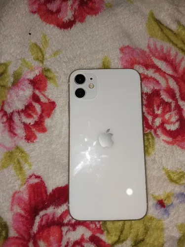 Vendo IPhone 11 64 Gb 600 reais ou troca em xiaomi ou samsung