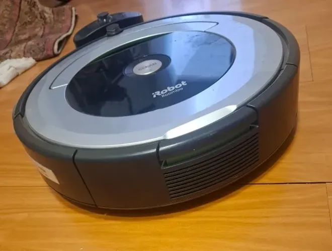 Robô Aspirador iRobot Roomba 690 - Com Wi-Fi e Alexa (Manutenção na Descrição)