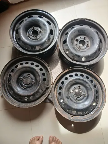 Vendo rodas rodas aro 15 para gol é hb20 por apenas 400
