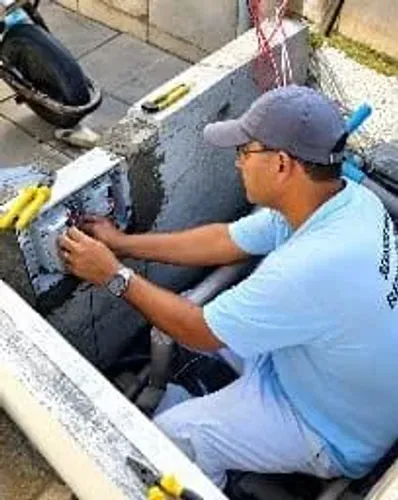 Fernando Eletricista de domingo a domingo ( aceito cartões)