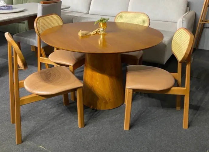 Mesa de Jantar Redonda 4 Cadeiras Em Corino E Madeira Pronta Entrega