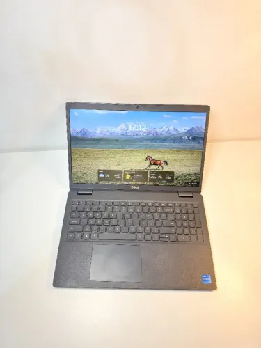 Notebook Dell Latitude 3520 15.6" i5-1135G7 16GB RAM 512GB SSD UR0342 (Leia)