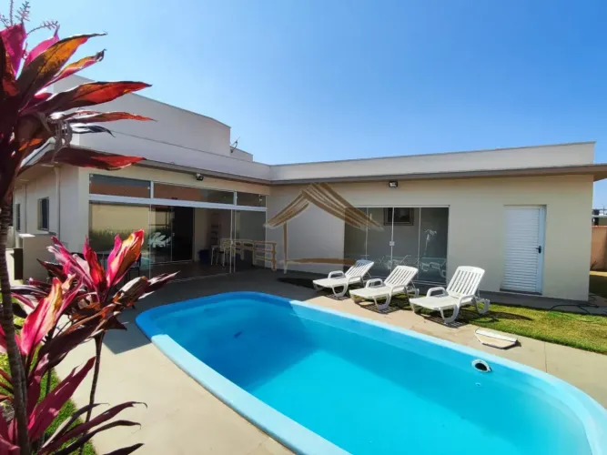 Linda casa de campo com 3 suítes e mobiliada no Ninho Verde 1