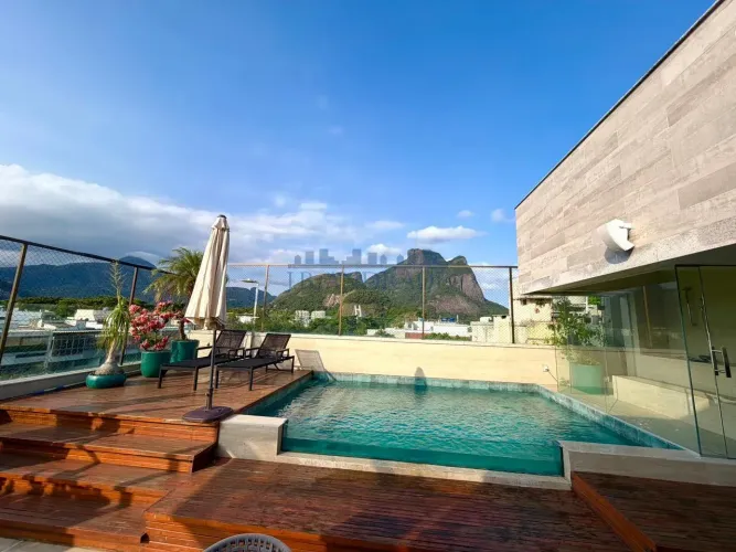 Jardim Oceânico Cobertura Duplex de Alto Luxo | 4 Suítes | Quadra da Praia | Vista Pedra