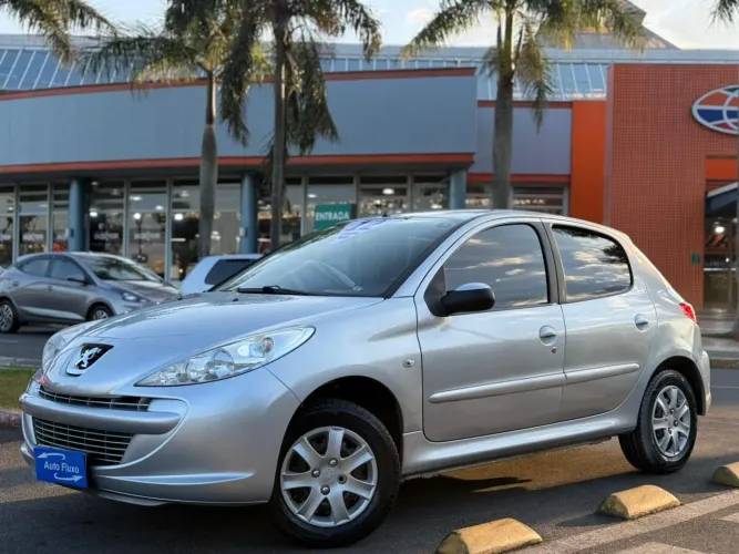 Peugeot 207 XR 1.4 Flex 8V 5P 2012