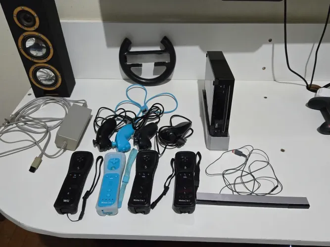 Nintendo Wii Preto Desbloqueado - Kit Completo com 4 Controles + Volante + Pen Drive 32GB