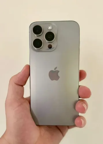 iPhone 15 Pro Max Cinza - Excelente Estado