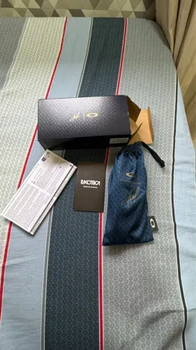 Óculos Oakley Kylian Mbappe Signature