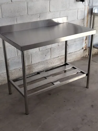 Bancada inox c/ espelho 1,10×0,70×0,90 com prateleira 