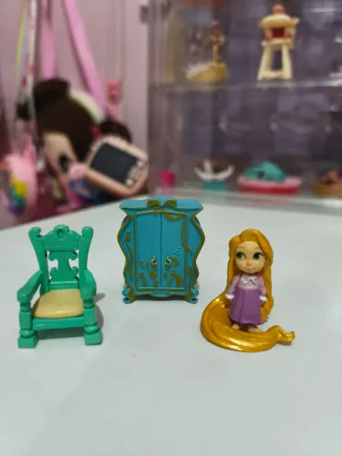 Miniatura Rapunzel Animators com imã(mini guarda roupa, mini cadeira mini Rapunzel) disney