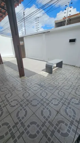 Alugo casa com terraço coberto para 5 carros - Av dois do Pinheiros