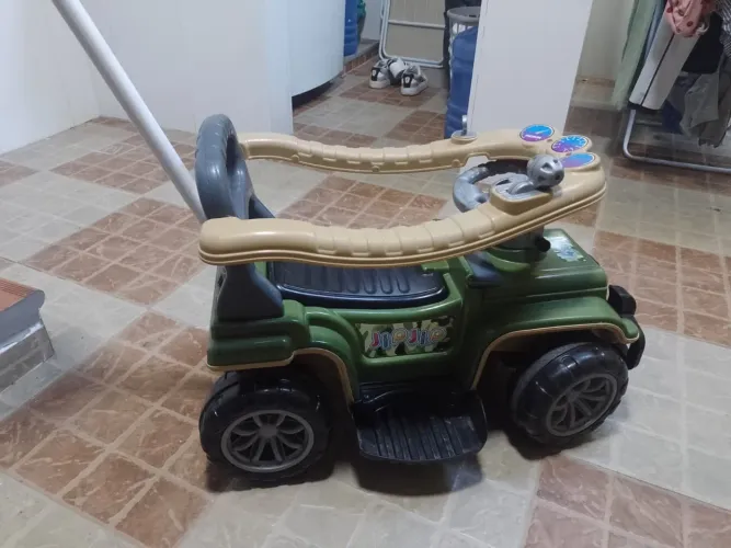 Carrinho de passeio Jip Jip militar 