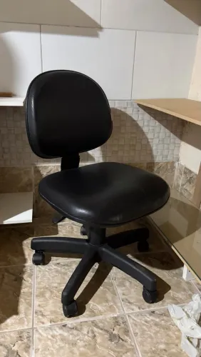 CADEIRA DE ESCRITÓRIO GIRATÓRIA