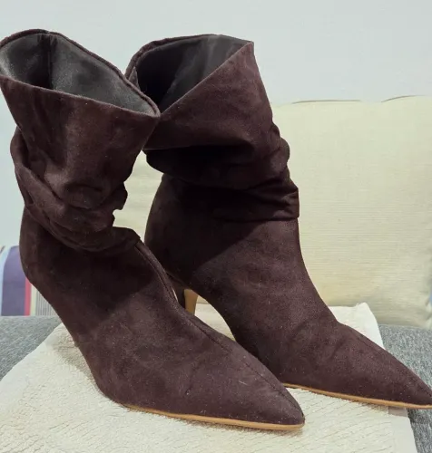Bota Slouch com Bico Fino