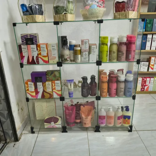 Móveis para loja comeia de vidro 