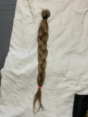 Vendo cabelos para mega hair 100 gramas de cabelos de 50 cm ótimo estado