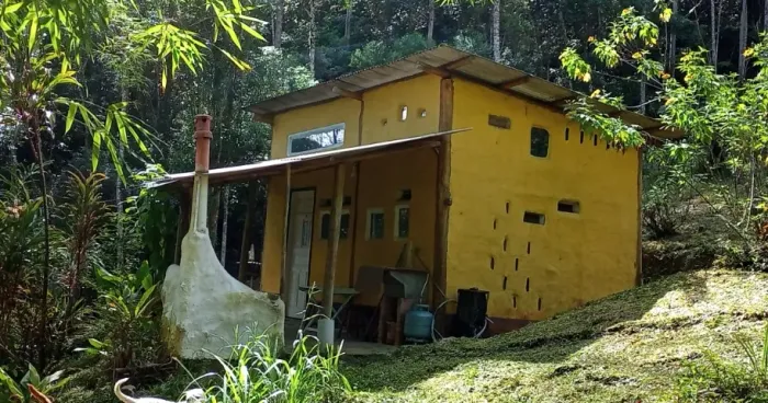 Tiny house na Mata Atlântica em sítio permacultural