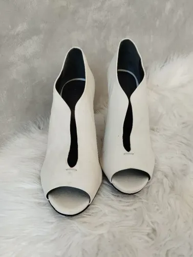 Sapato branco Schutz Tam 36 