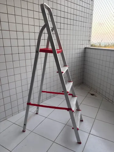 Escada de alumínio 5 degraus