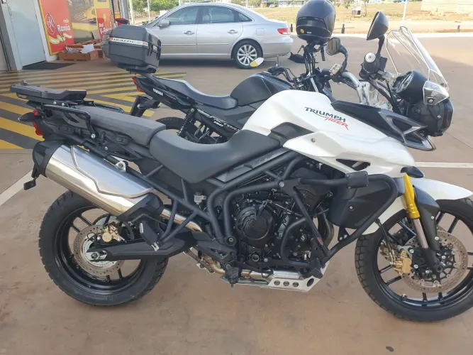 Moto linda perfeita, a melhor moto que já possui. Oportunidade. Impecável 