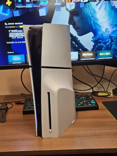 PS5 + 2 controles + base de carregamento + 4 jogos
