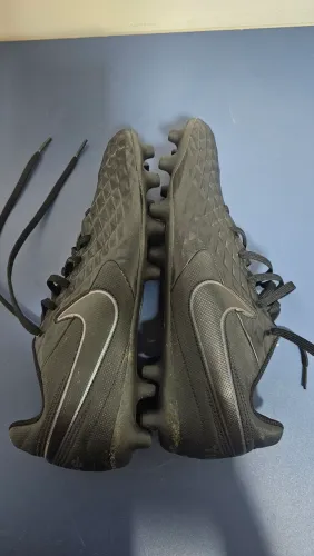 Chuteira nike tiempo preta nunca usada tamanho 40