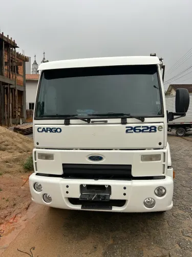 Caminhão caçamba