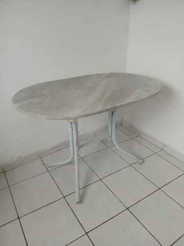 Mesa Oval para 4 pessoas
