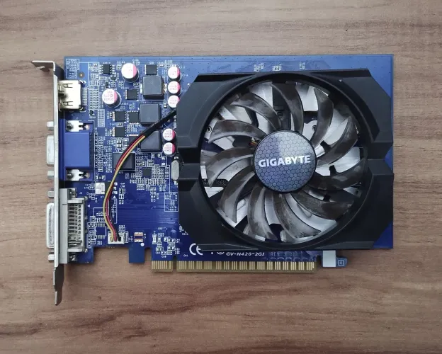 Placa de vídeo Gigabyte GeForce GT 420