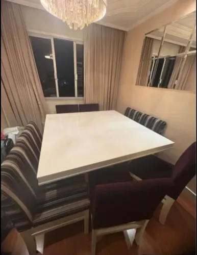 Mesa de Jantar com 8 Lugares - Elegância e Conforto 