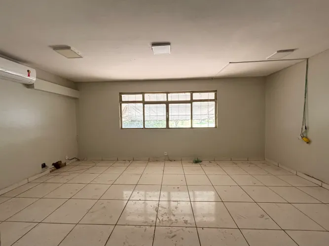 Excelente sala com ar-condicionado, ótima localização, 1 andar. 