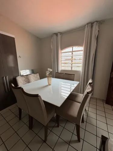 MESA DE JANTAR 8 CADEIRAS