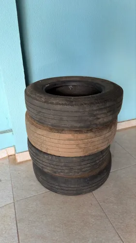 4 Pneus 215/75/17.5