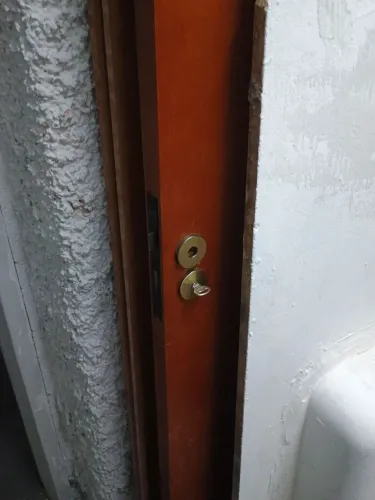 Porta madeira 70,5x2, 5.nova com fechadura e dobradiças. Para banheiro ou quarto. 