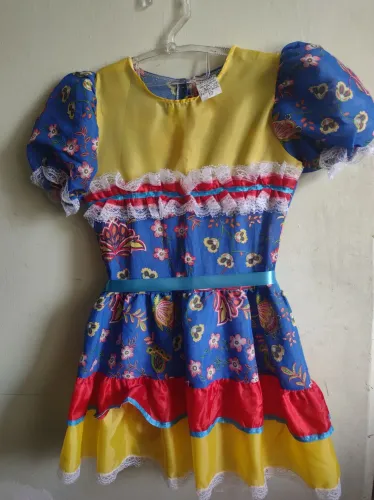 3 vestidos de festa junina 12/14. 80 reais