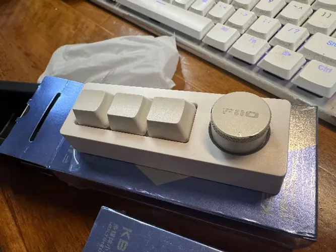 Macropad Fiio KB1 branco (mini teclado c. knob / encoder) - Novo